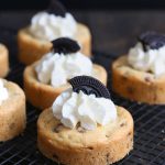 (Mini) Chocolate Chip Oreo Cookie Cakes | Bake to the roots