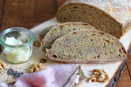 Walnuss Chia Dinkelbrot | Bake to the roots