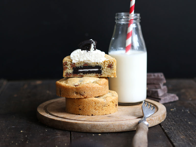 (Mini) Chocolate Chip Oreo Cookie Cakes | Bake to the roots