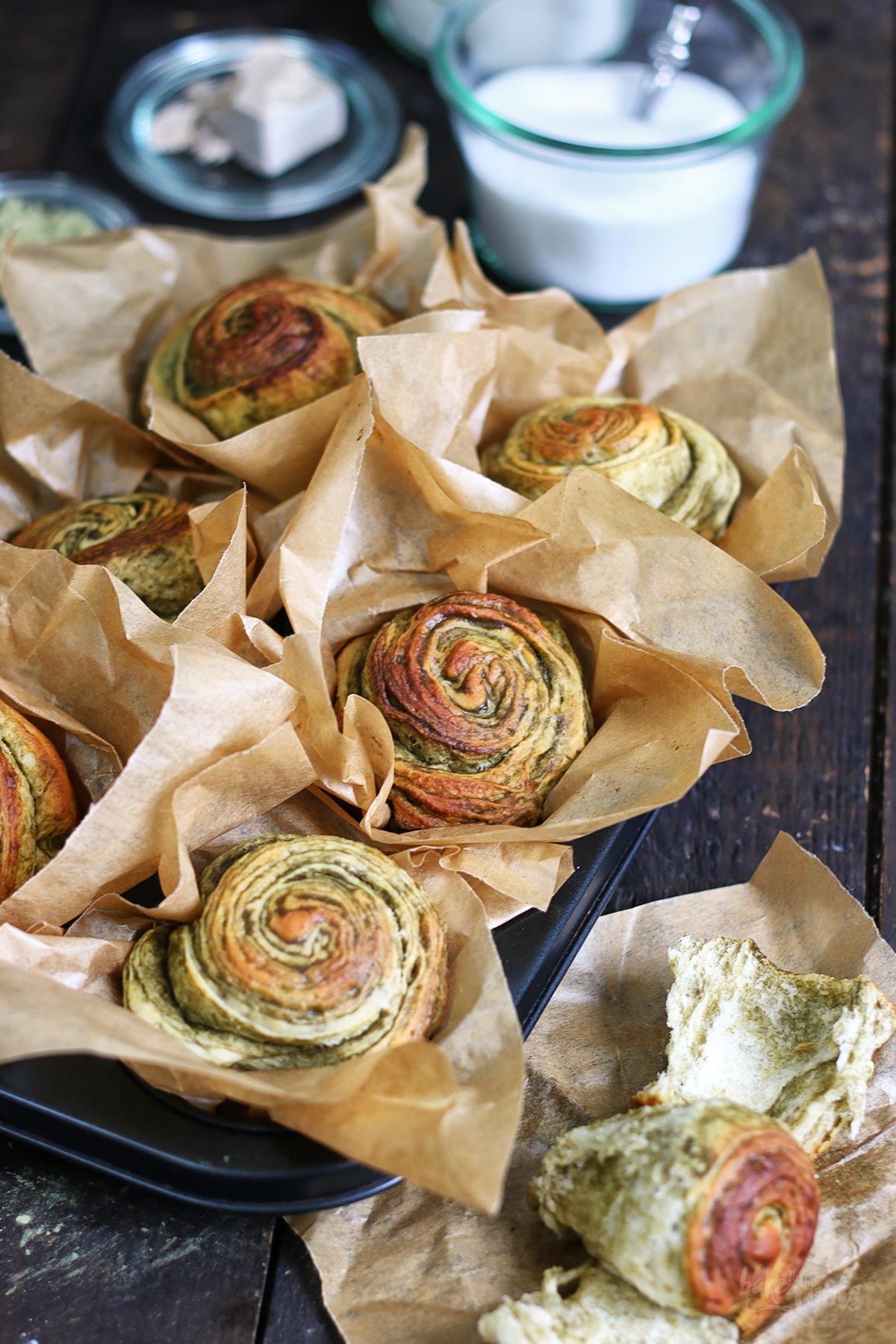 Brioche mit Matcha (aka. Matcha Cruffins) | Bake to the roots