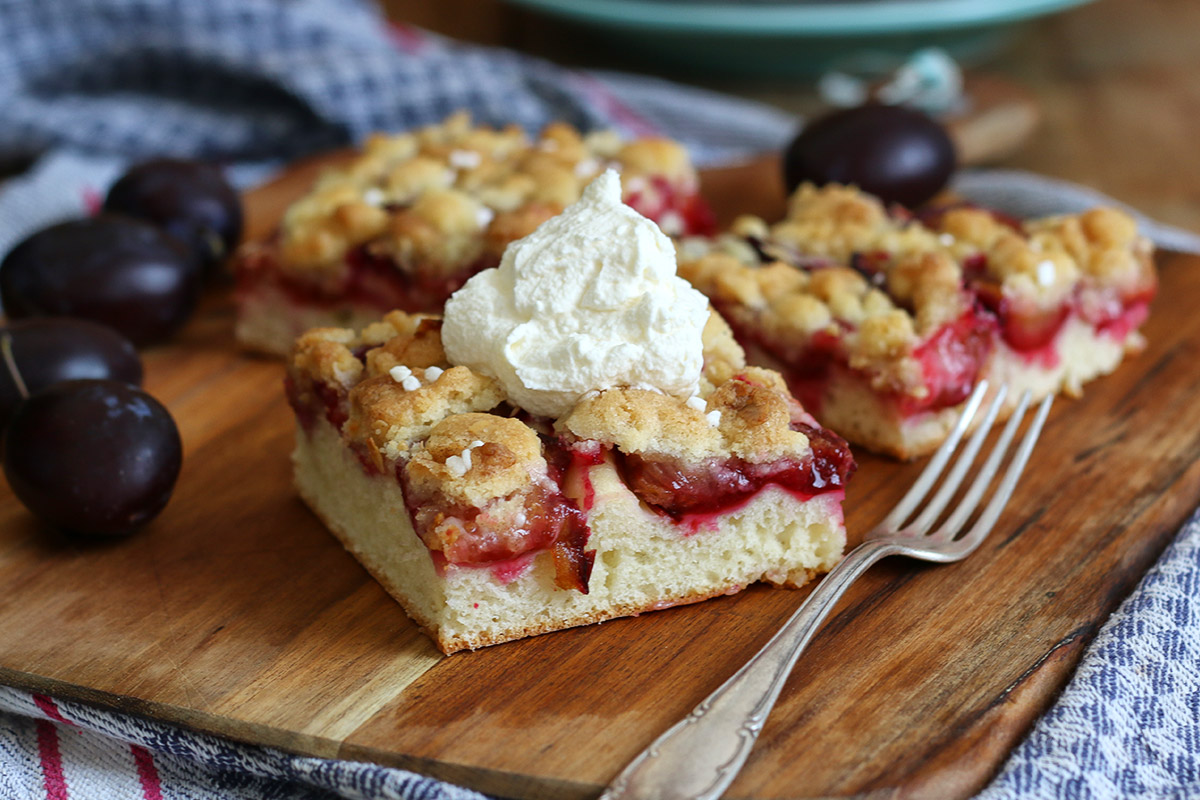 Zwetschgenkuchen vom Blech | Bake to the roots