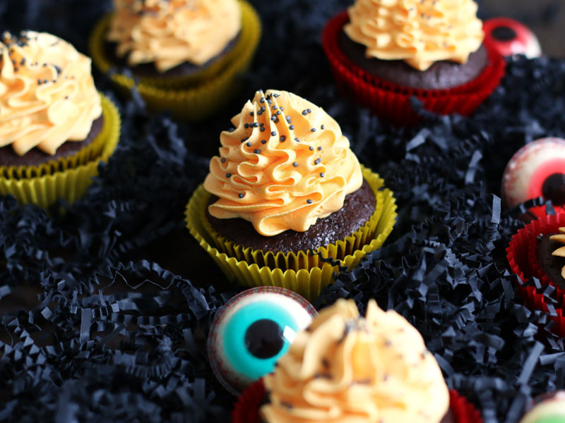 Halloween Pumpkin Chocolate Cupcakes | Bake to the roots