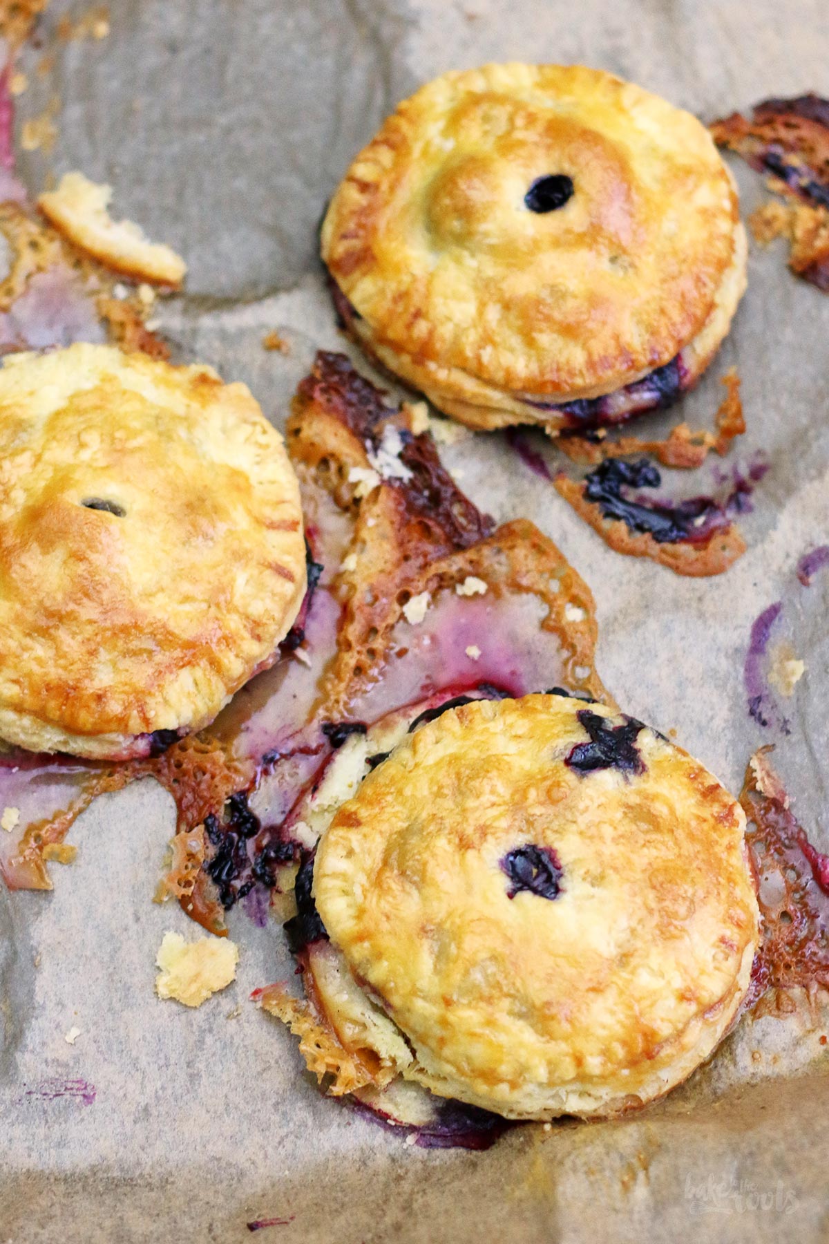 Einfache Blueberry Handpies | Bake to the roots