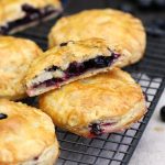 Einfache Blueberry Handpies | Bake to the roots
