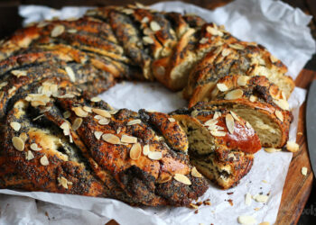 Marzipan Mohn Hefekranz | Bake to the roots