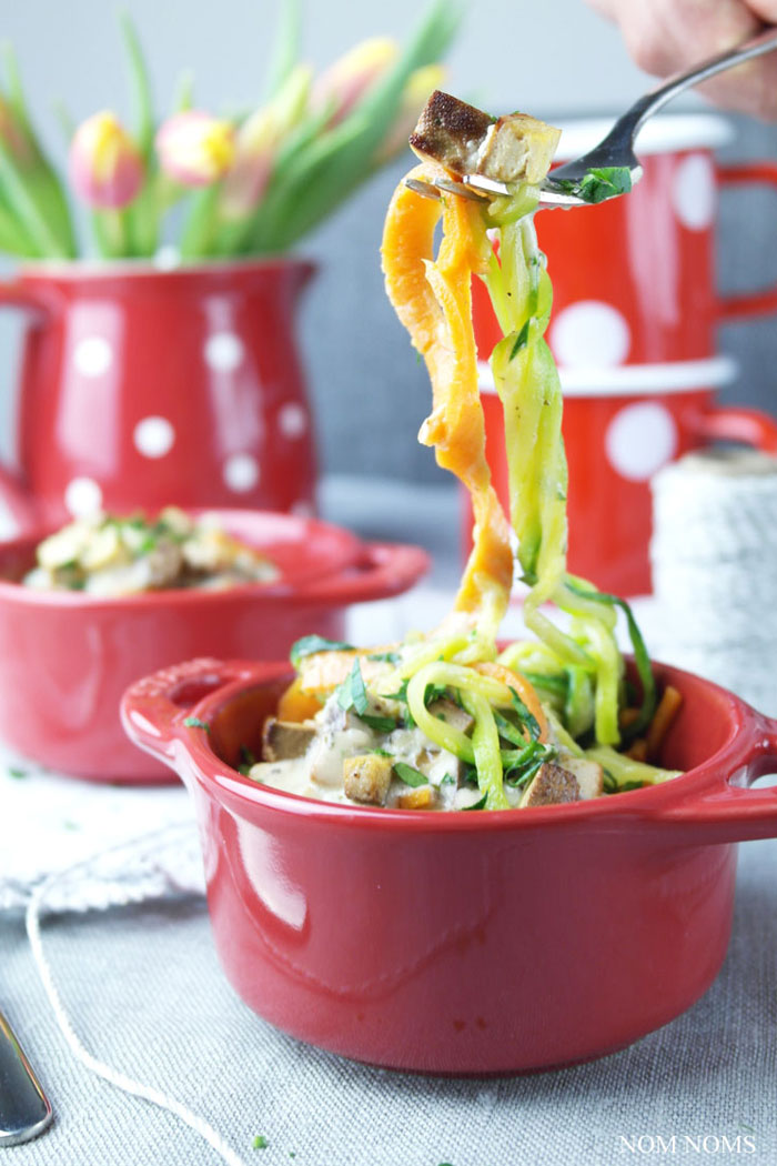 Gemüse-Spaghetti mit veganer Carbonara | Nom Noms Food