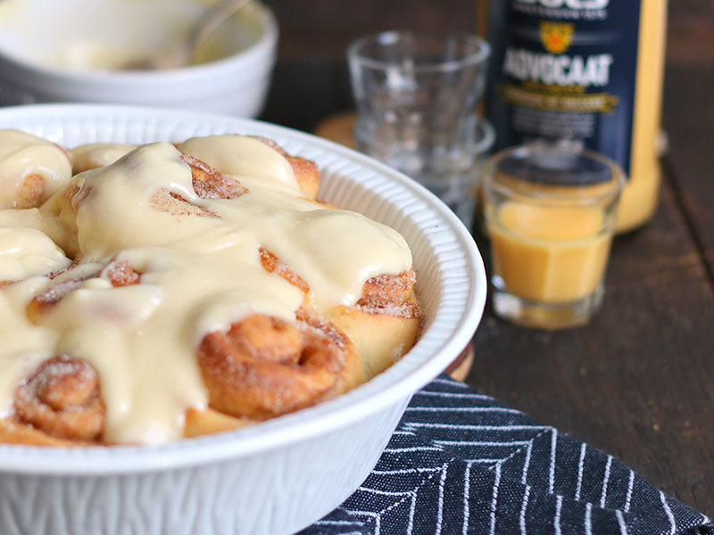 Eierlikör Cinnamon Rolls | Bake to the roots