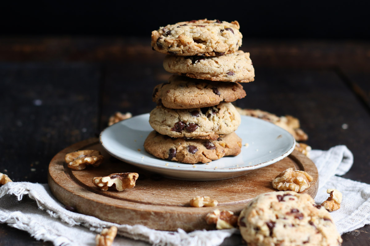 Vegan Walnut Chocolate Chip Cookies | Bake to the roots