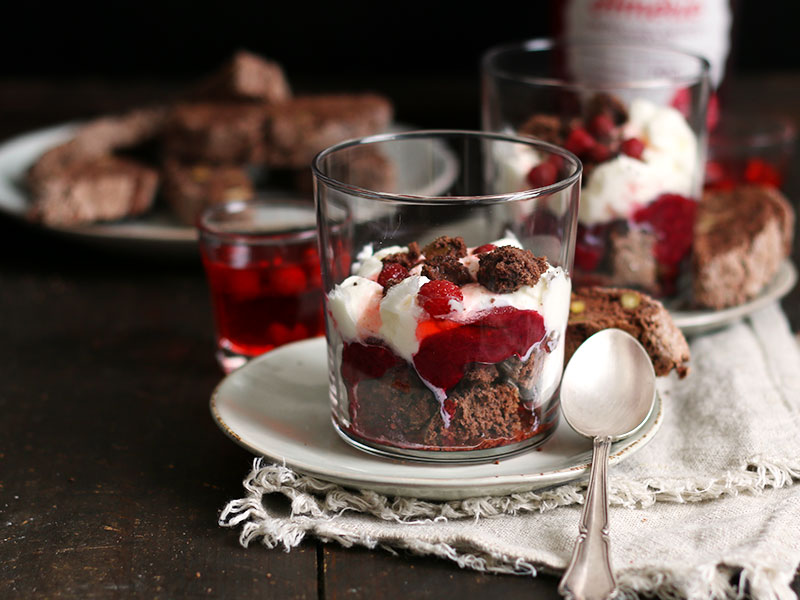 Rhabarber Biscotti Schichtdessert | Bake to the roots