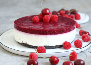 (No-Bake) Griechischer Joghurt Kuchen mit Beeren