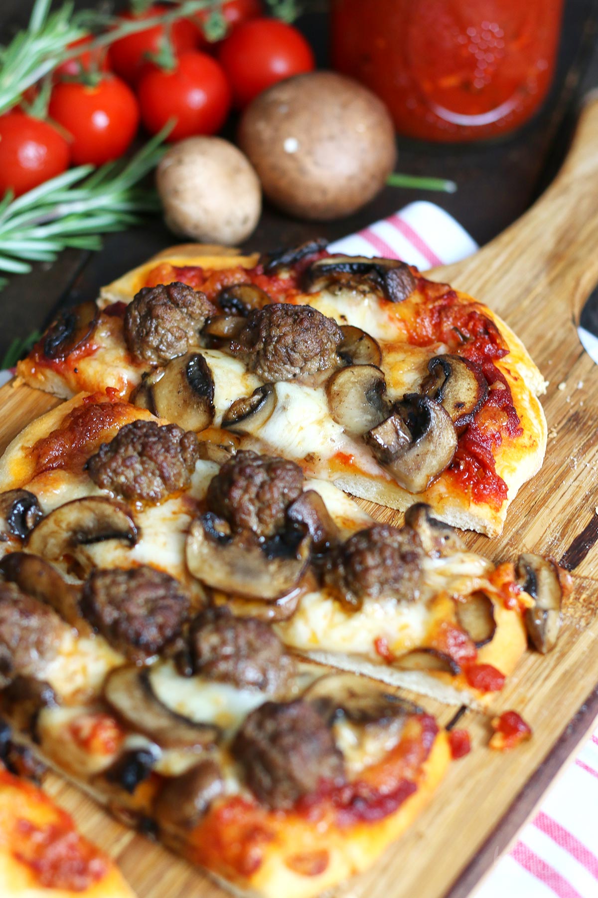 Köttbullar Pizza | Bake to the roots