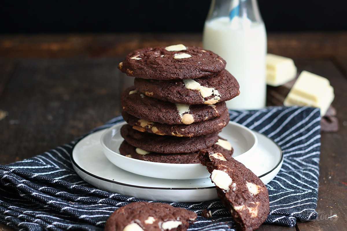 Black 'n' White Cookies | Bake to the roots