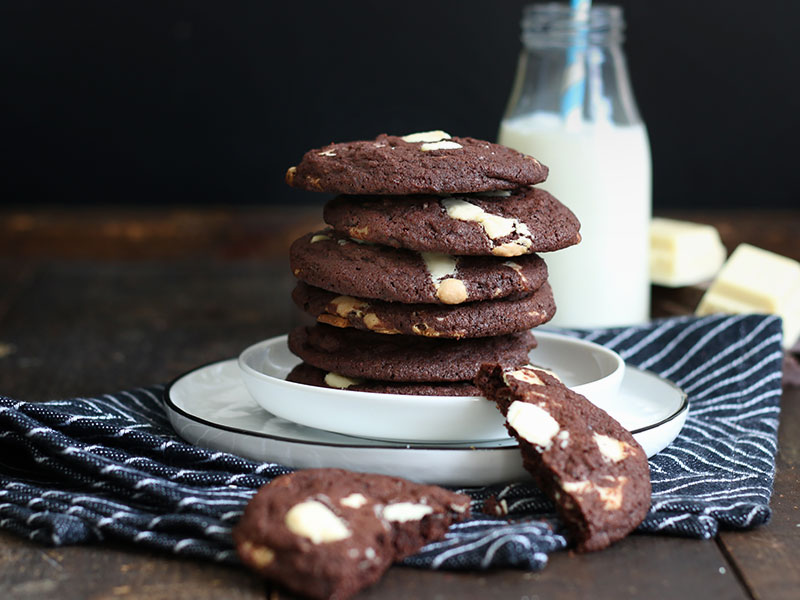 Black 'n' White Cookies | Bake to the roots