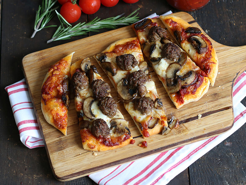 Köttbullar Pizza | Bake to the roots