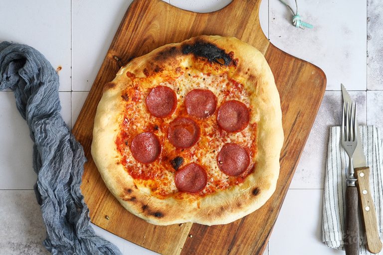 Einfacher »Overnight« (Dinkel) Pizzateig | BTTR