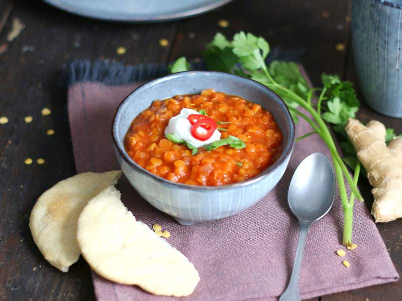 Linsensuppe mit Fladenbrot | Bake to the roots