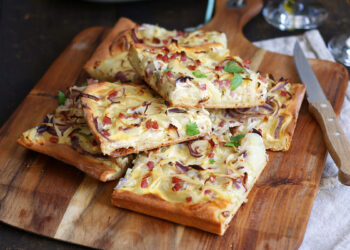 Zwiebelkuchen vom Blech | Bake to the roots