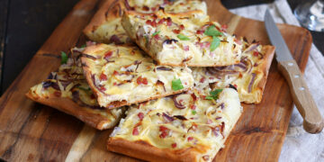 Zwiebelkuchen vom Blech | Bake to the roots