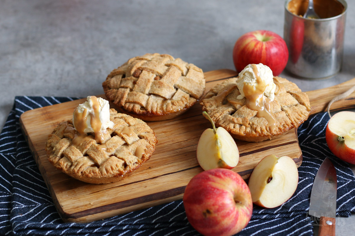 Mini Caramel Apple Pies | Bake to the roots