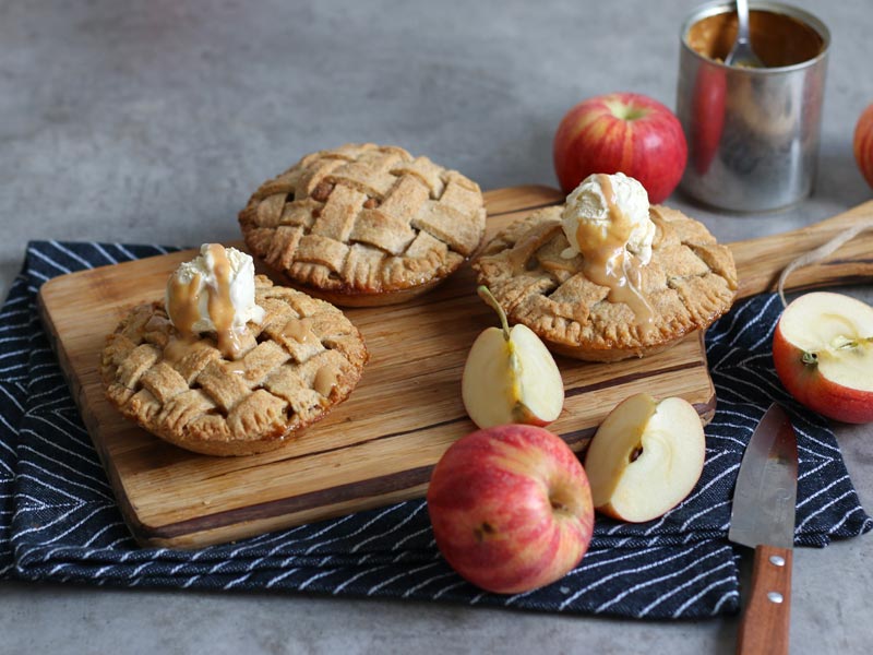 Mini Caramel Apple Pies | Bake to the roots