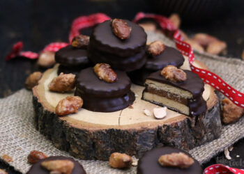 Gebrannte Mandel Nougat Sandwich Cookies | Bake to the roots