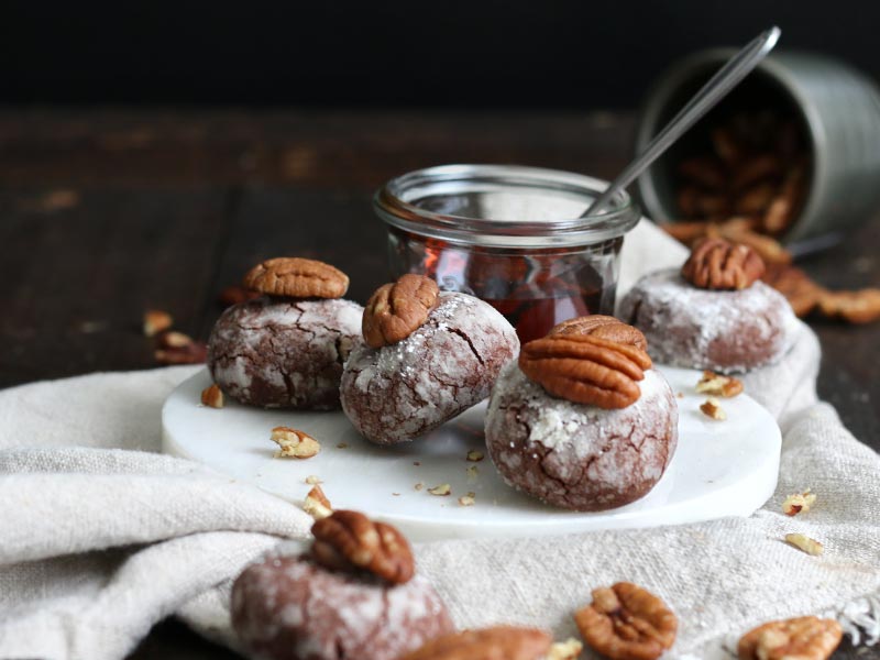 Pecan Chocolate Crinkle Cookies | Bake to the roots