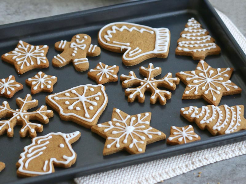 Gingerbread Cookies | Bake to the roots