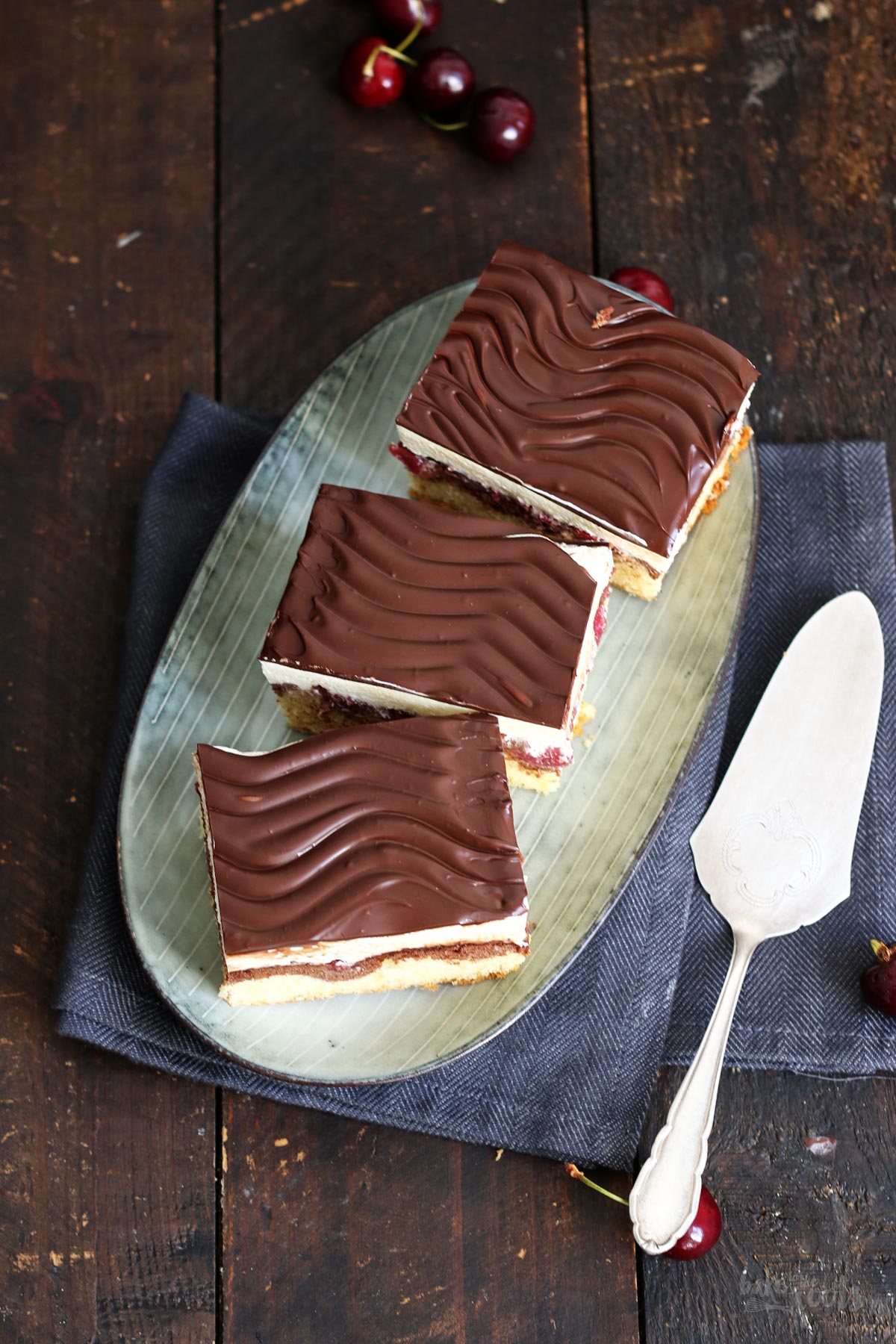 Klassische Donauwellen aka. Schneewittchenkuchen | Bake to the roots