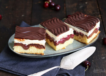 Klassische Donauwellen aka. Schneewittchenkuchen | Bake to the roots