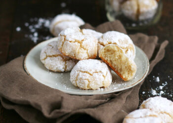 Italian Amaretti Cookies | Bake to the roots