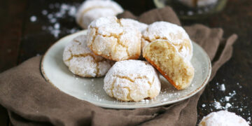 Italian Amaretti Cookies | Bake to the roots