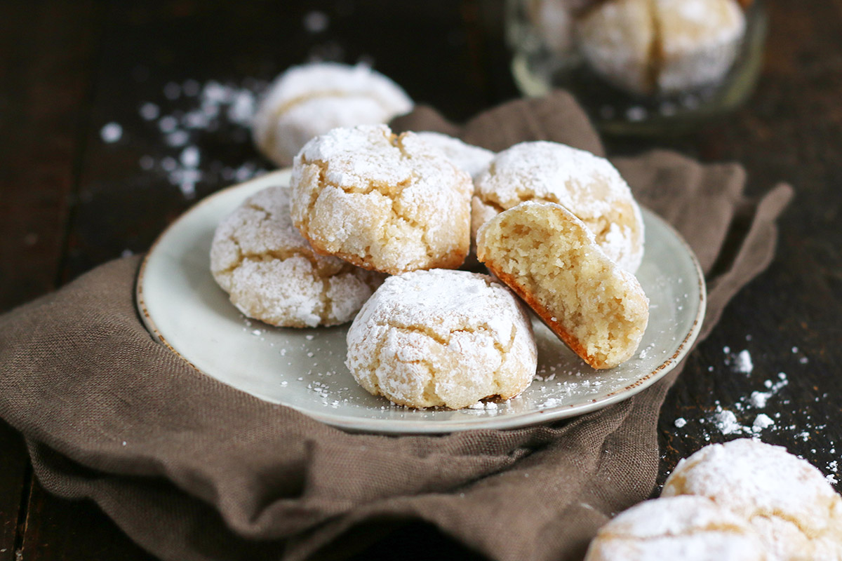 Italian Amaretti Cookies | Bake to the roots