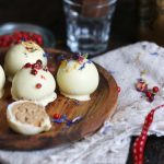 Valentines Cheesecake Balls with Baileys | Bake to the roots