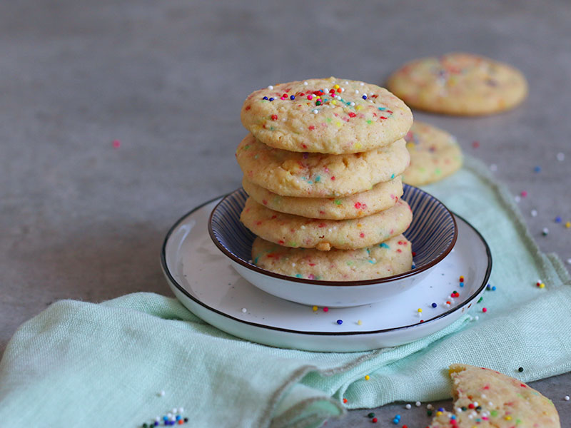 Easy Vanilla Funfetti Cookies | Bake to the roots