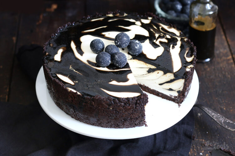 Lakritz Marmor Käsekuchen | Bake to the roots