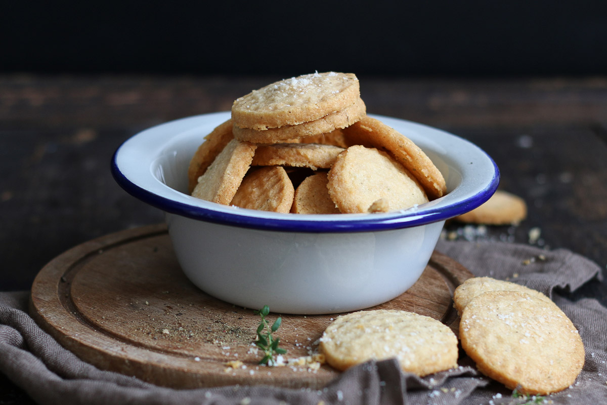 Parmesan Thyme Shortbread Cookies | Bake to the roots