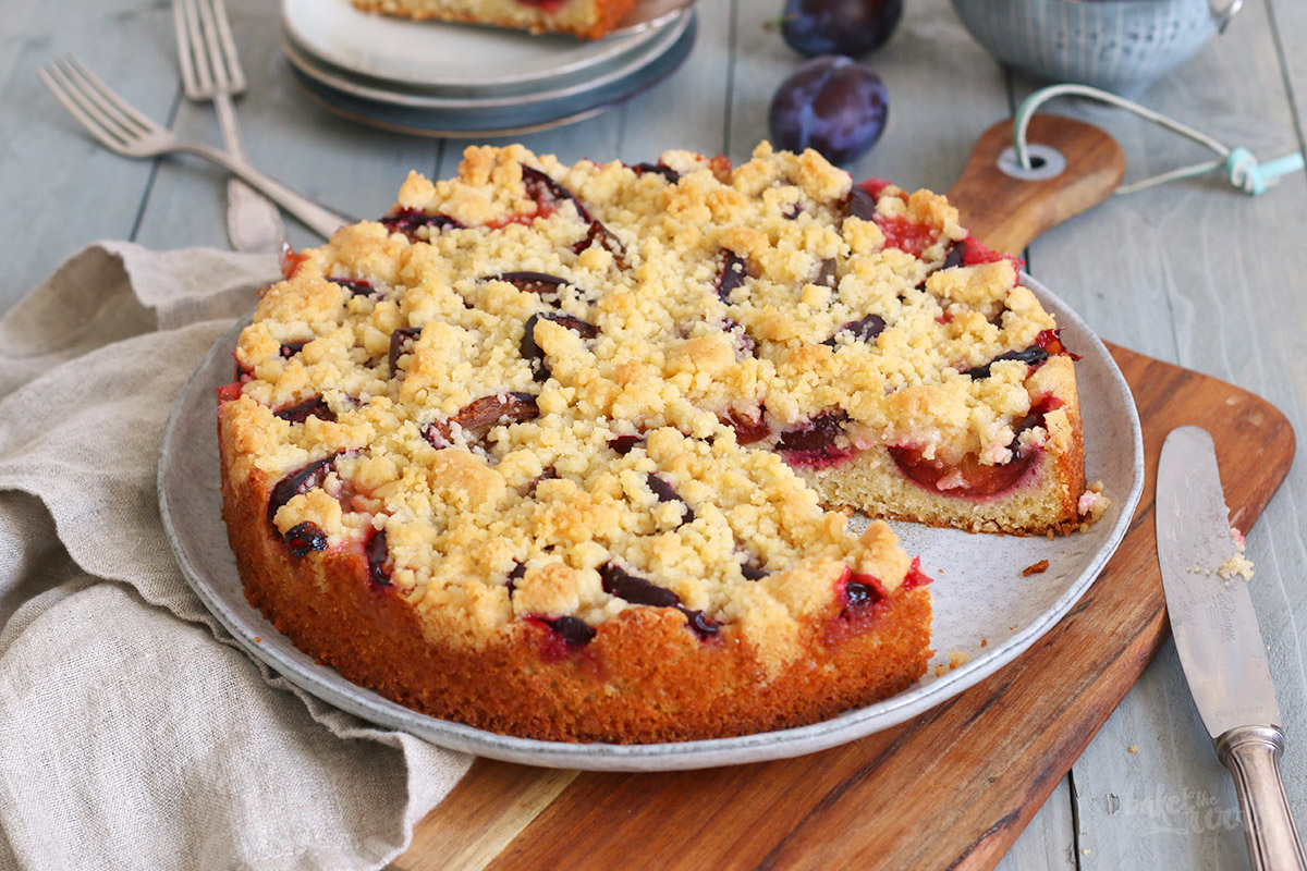 Einfacher & Schneller Pflaumen Streuselkuchen | Bake to the roots