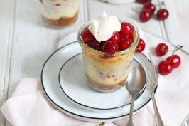 Cherry Cheesecake im Glas | Bake to the roots