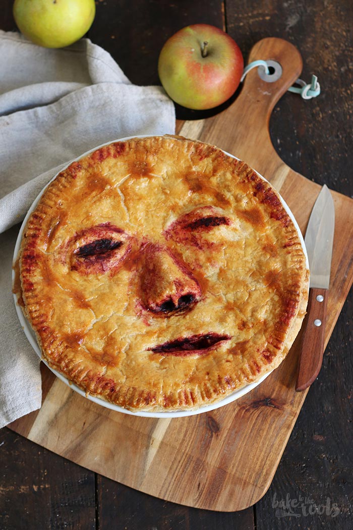Halloween Apple Pie "Face/Off" | Bake to the roots