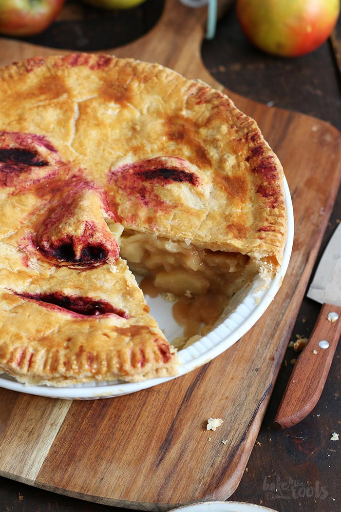 Halloween Apple Pie "Face/Off" | Bake to the roots