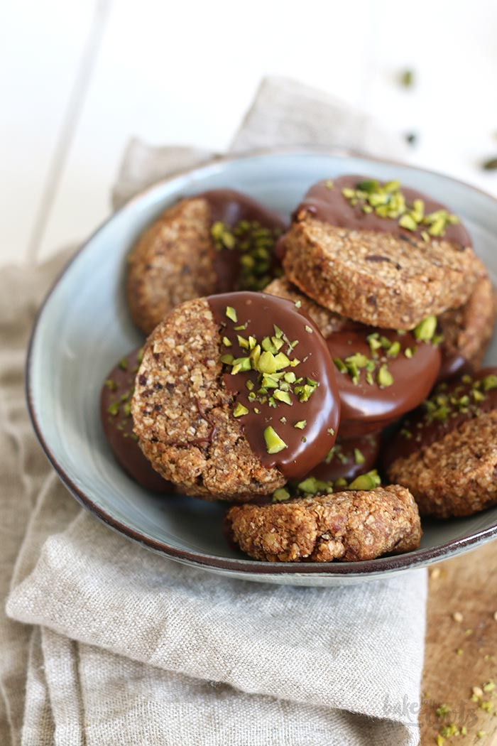 Vegan Tahihi Date Pistachio Cookies | Bake to the roots