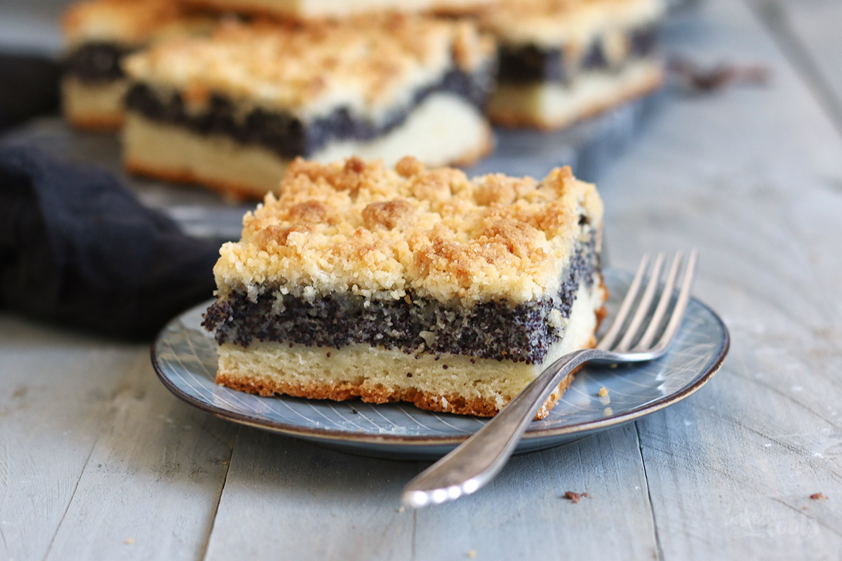 Mohn Streuselkuchen vom Blech | Bake to the roots