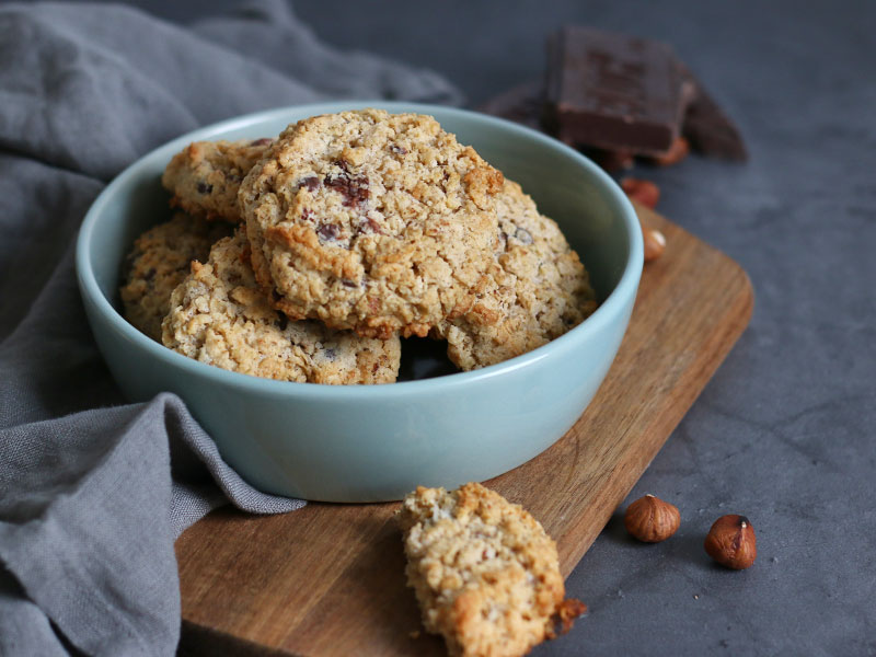 Oatmeal Cookies with Hazelnuts and Chocolate | Bake to the roots