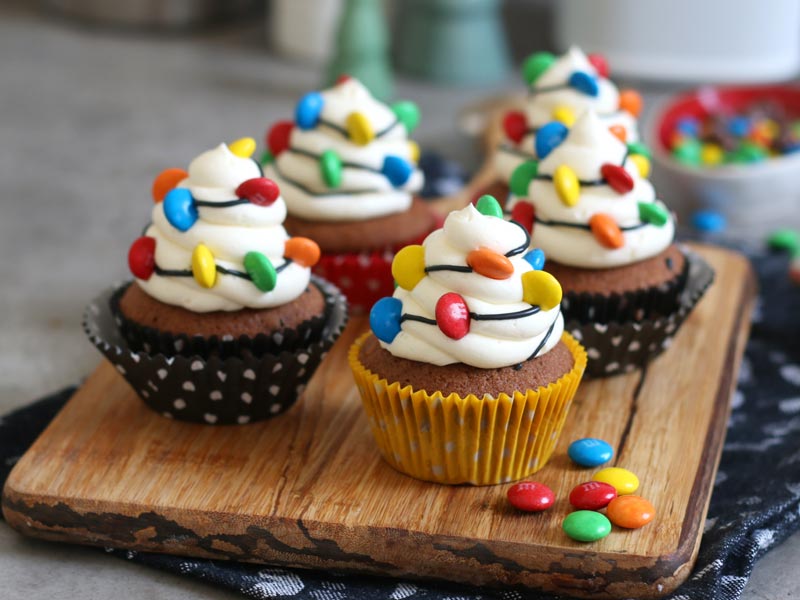 Christmas Chocolate Cupcakes with Lights | Bake to the roots
