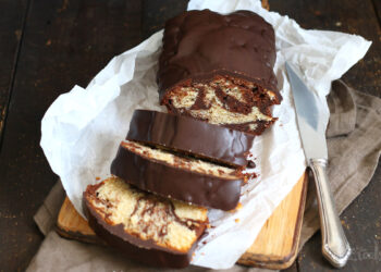 Einfacher Marmorkuchen mit Schokoglasur | Bake to the roots