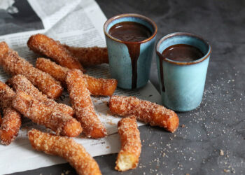 Churros mit Schokoladensoße | Bake to the roots