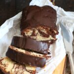 Einfacher Marmorkuchen mit Schokoglasur | Bake to the roots