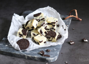 Cookies 'n' Cream White Chocolate Fudge | Bake to the roots