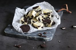 Cookies 'n' Cream White Chocolate Fudge | Bake to the roots