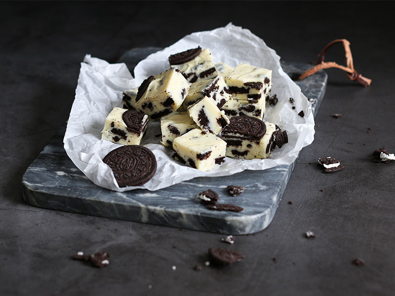 Cookies 'n' Cream White Chocolate Fudge | Bake to the roots